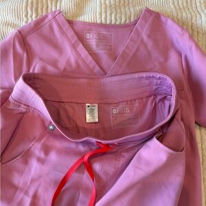 Figs Women's Pink Scrub Set